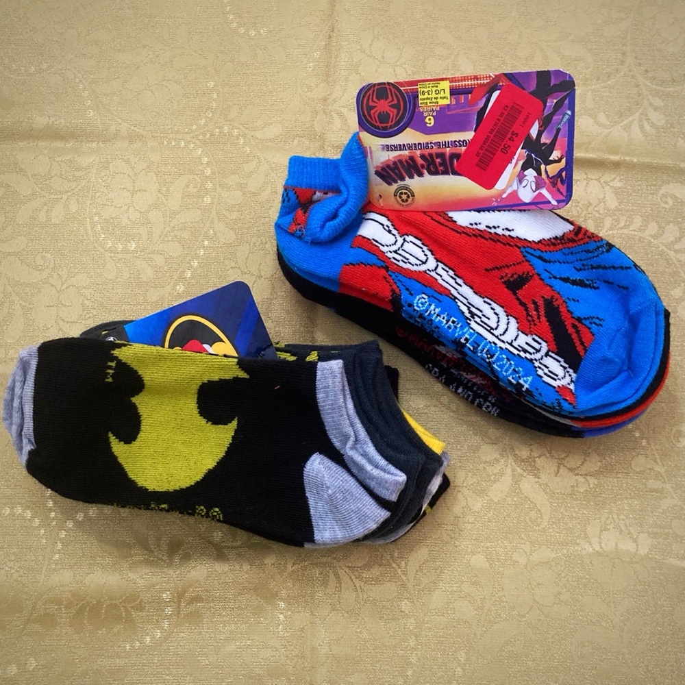 Youth shoe size 3-9 socks